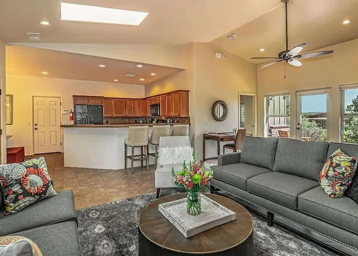Retreat With Hot Tub And Views For Family
