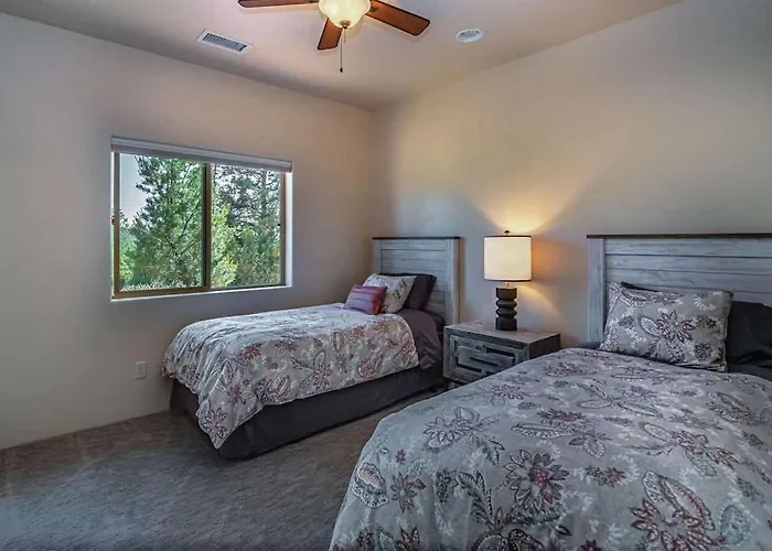 Retreat With Hot Tub And Views For Family *