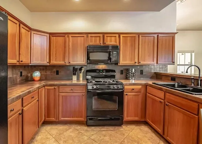 Retreat With Hot Tub And Views For Family
