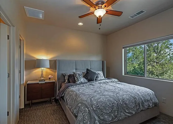 Retreat With Hot Tub And Views For Family Holiday home Sedona