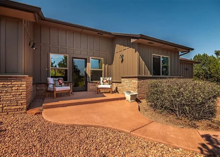 Retreat With Hot Tub And Views For Family