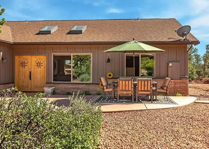Retreat With Hot Tub And Views For Family